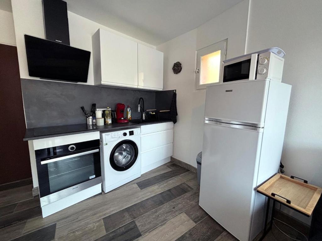 Ground floor near center whith Balcony, Air conditioning, Parking - 3