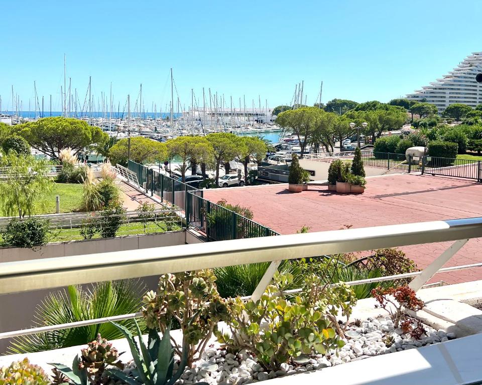 STUDIO-PORT-MARINA, Parking privé, climatisé au "DUCAL" - 1