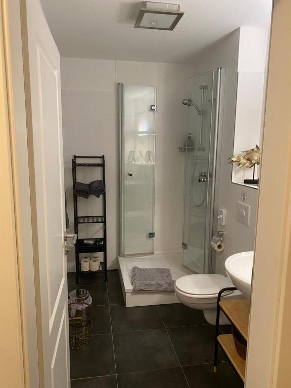 Helle Souterrainwohnung mit Komfort - 4