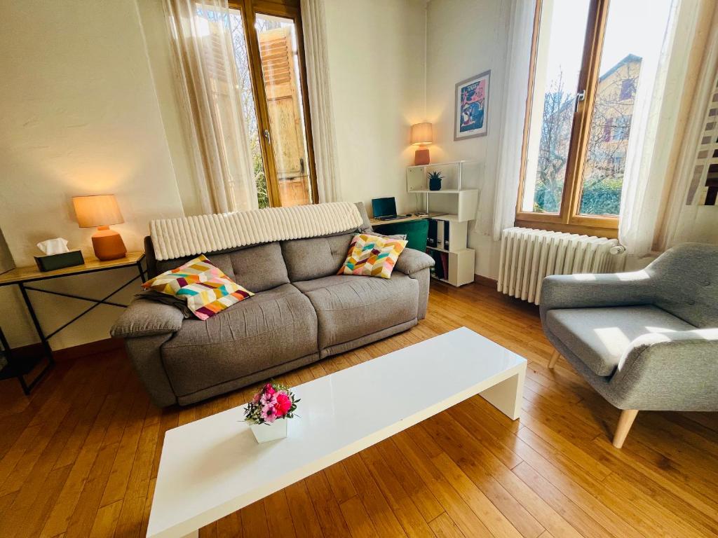 Relaxing 2BR Apartment with Private Garden, Near the City Center - 2