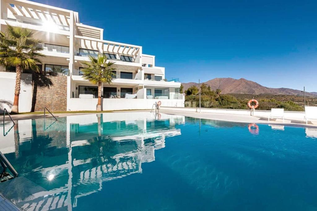 Duplex Penthouse with Sea Views, Steps to Golf - 2