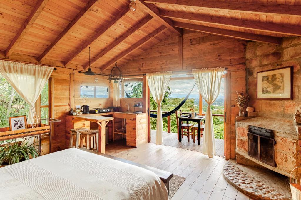 Cabaña Del Ermitaño entre los árboles del bosque de Efímero la Ceja - 1