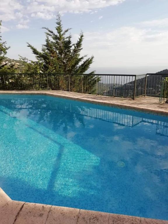 A 8mn de Monaco luxueux 3 personnes, terrasse, vue panoramique mer, PISCINE - 2