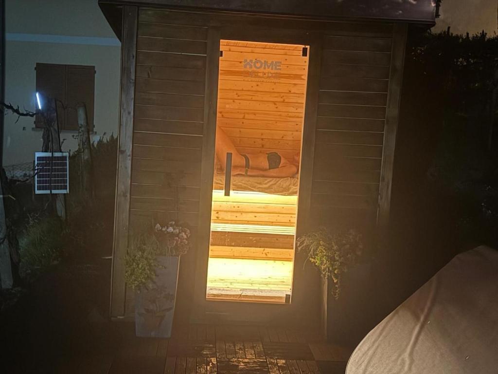 Casa Fiorita, Luino, il tempo rallenta tra lago e fiori - 3