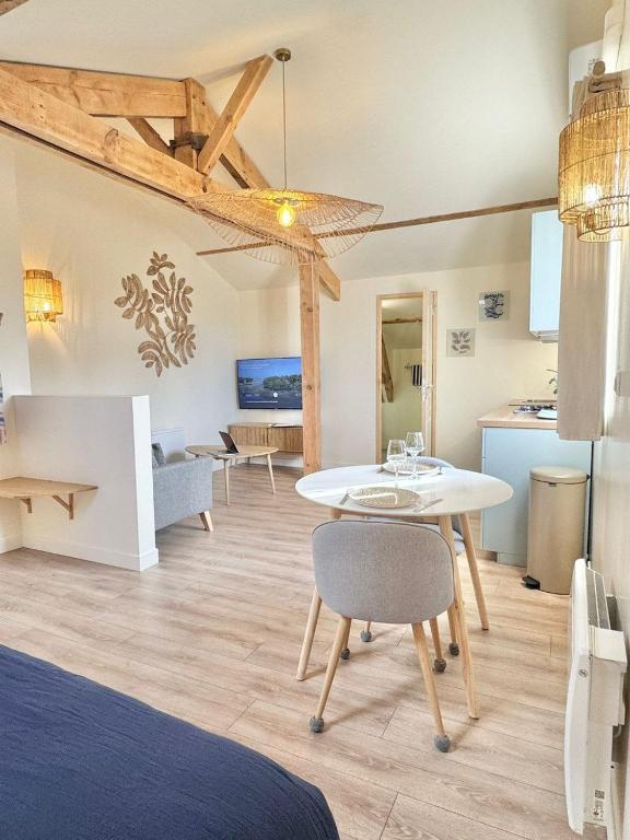Aux portes de la plage, entièrement rénovés, wifi, Parking gratuit, linge de maison fournit, ménage en fin de séjour compris - 3