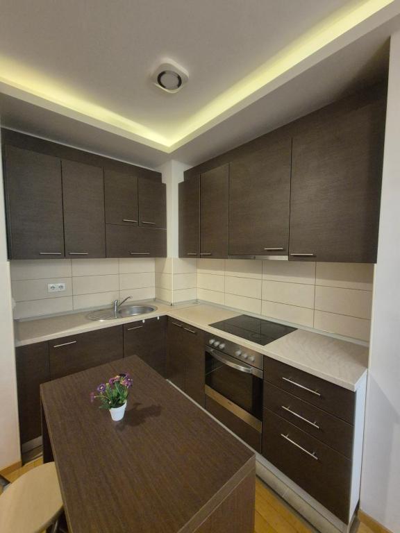Royal Center Residence - 4