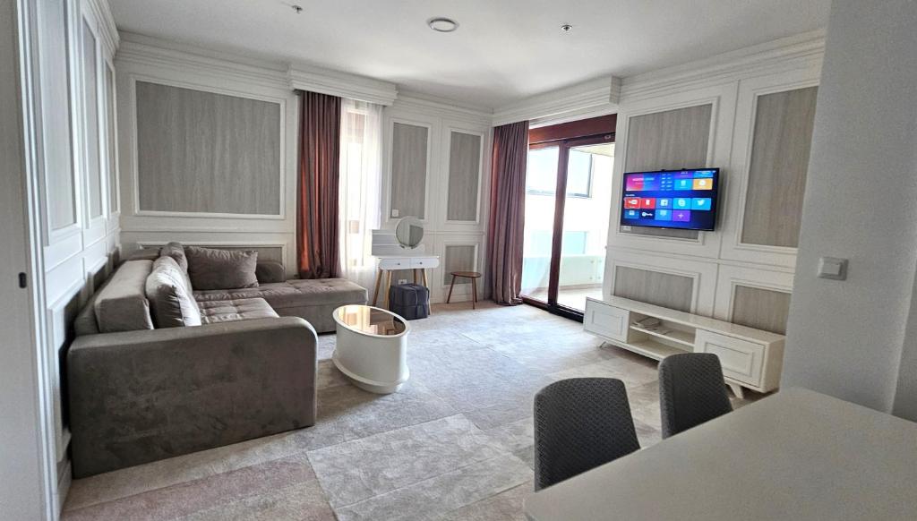 Azure Family Luxury Seaside Living Suites Rafailovici - 4