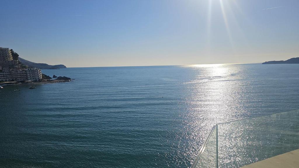Azure Family Luxury Seaside Living Suites Rafailovici - 3