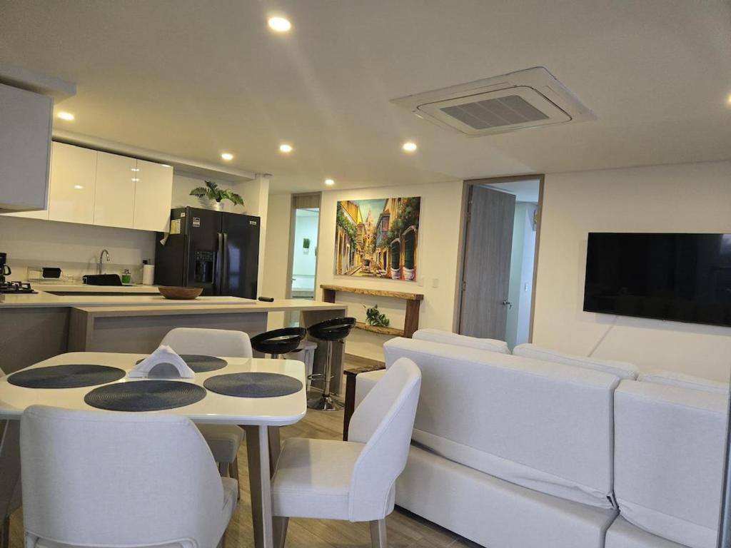 Brand New Perfectly Located 2bed in CieloMar - 2