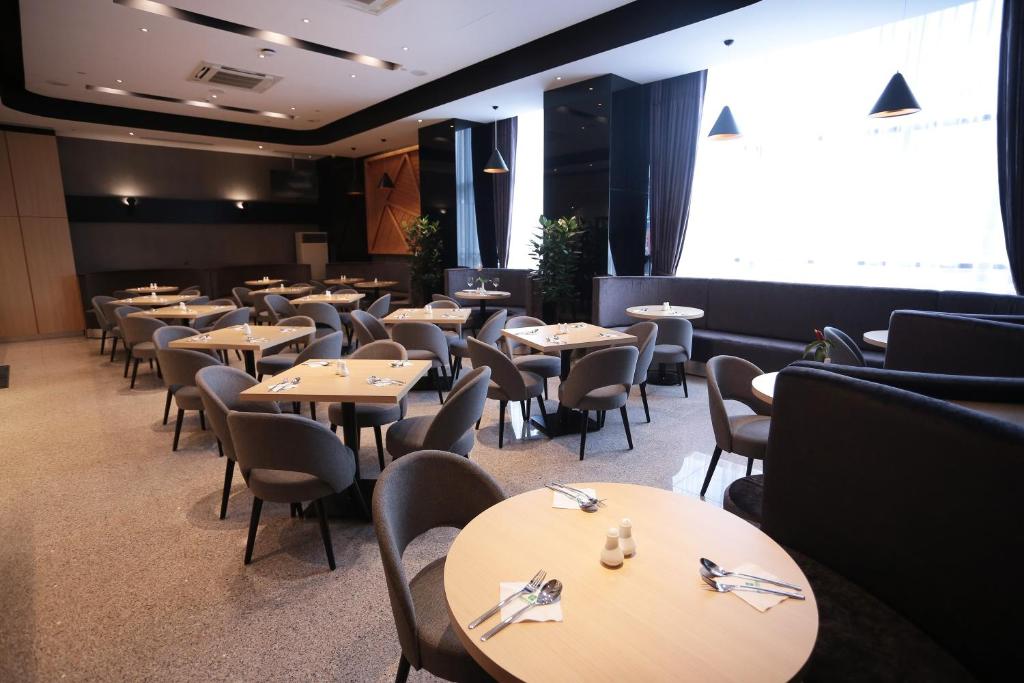 Imperial Riverbank Hotel