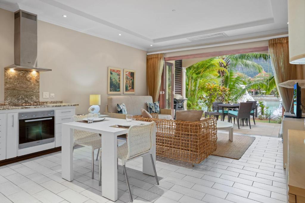 Eden Island Luxury Accommodation - Self Catering Resort