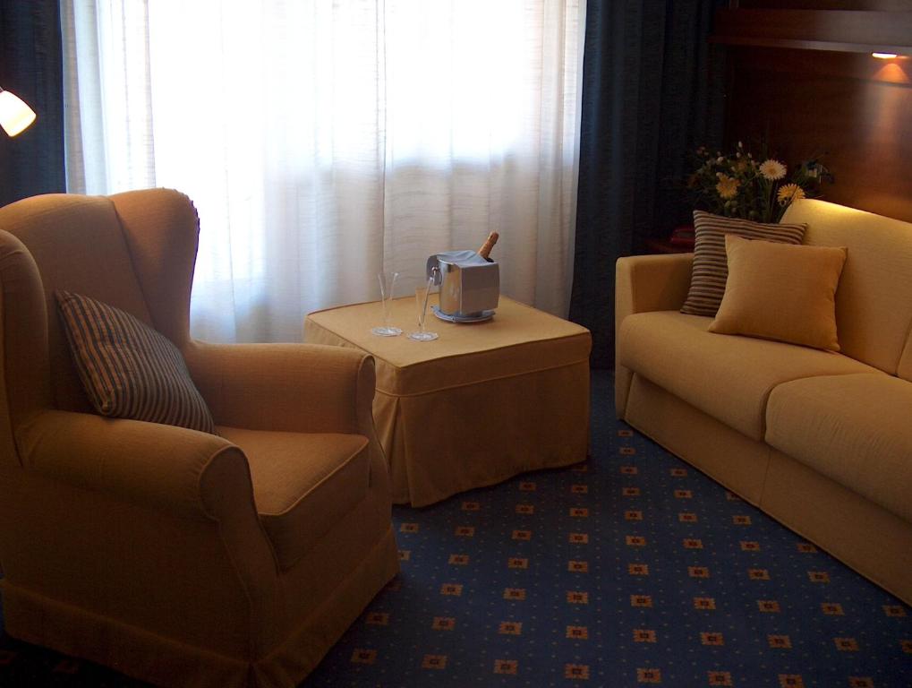 Shared lounge/TV area