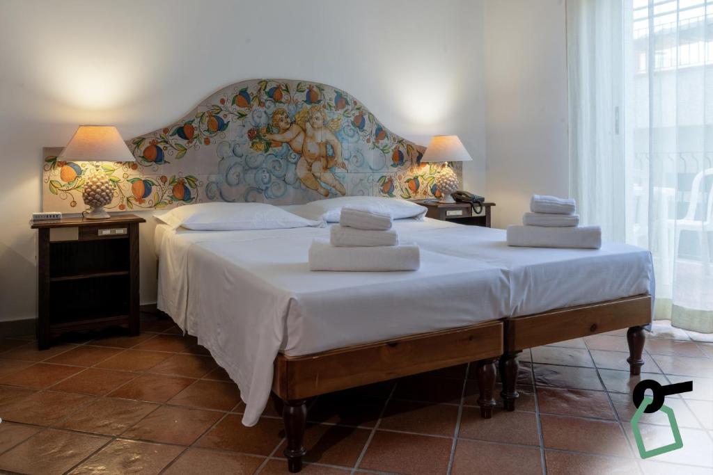 Hotiday Taormina Baia - 1