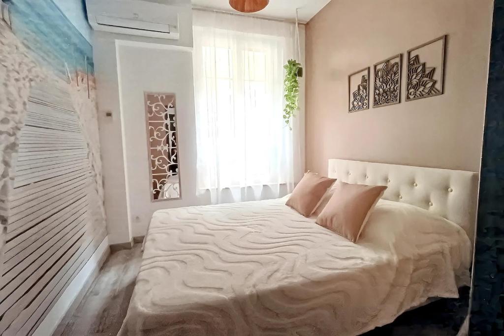Apt 9, 2ème étage, magnifique T2 d'environ 45m2, climatisé avec une large terrasse plein sud - 1