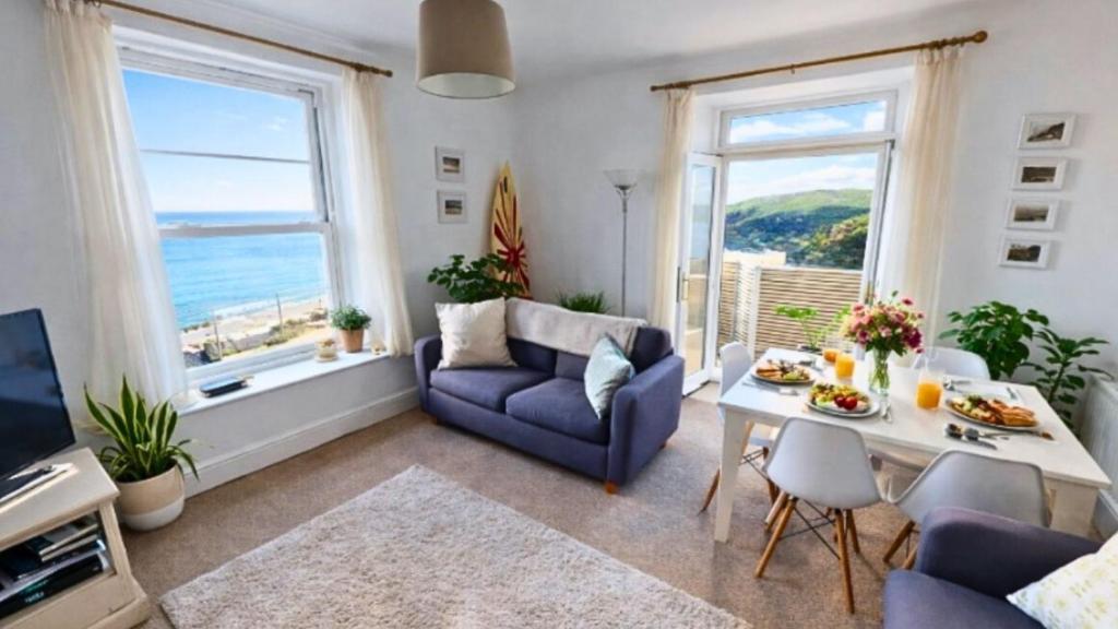 Raphael - pet-friendly apartment with sea views in central Ilfracombe, North Devon