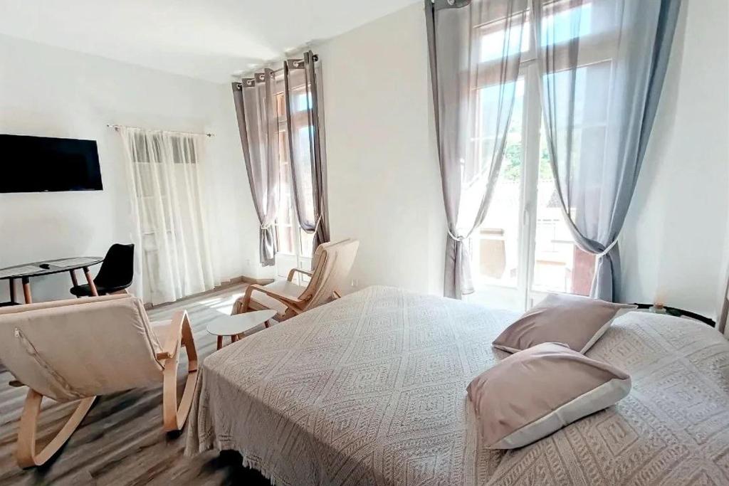 Apt 7, 2ème étage, Studio de 24 m2 avec terrasse plein sud, - 2