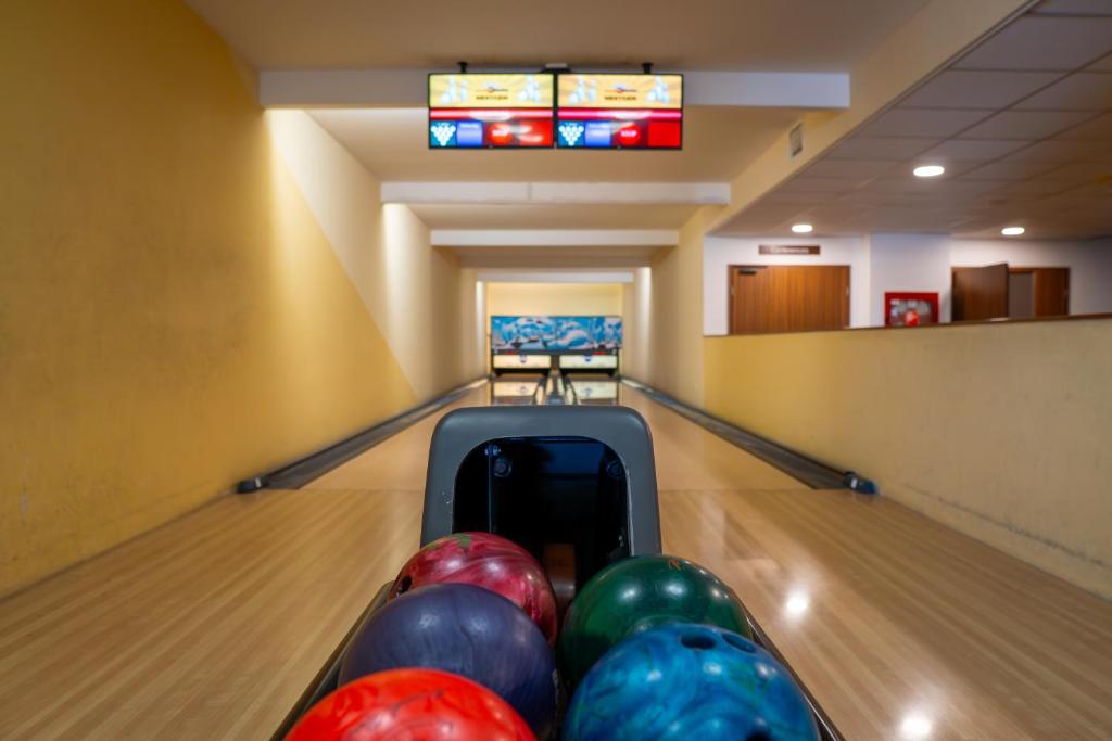 Bowling alley