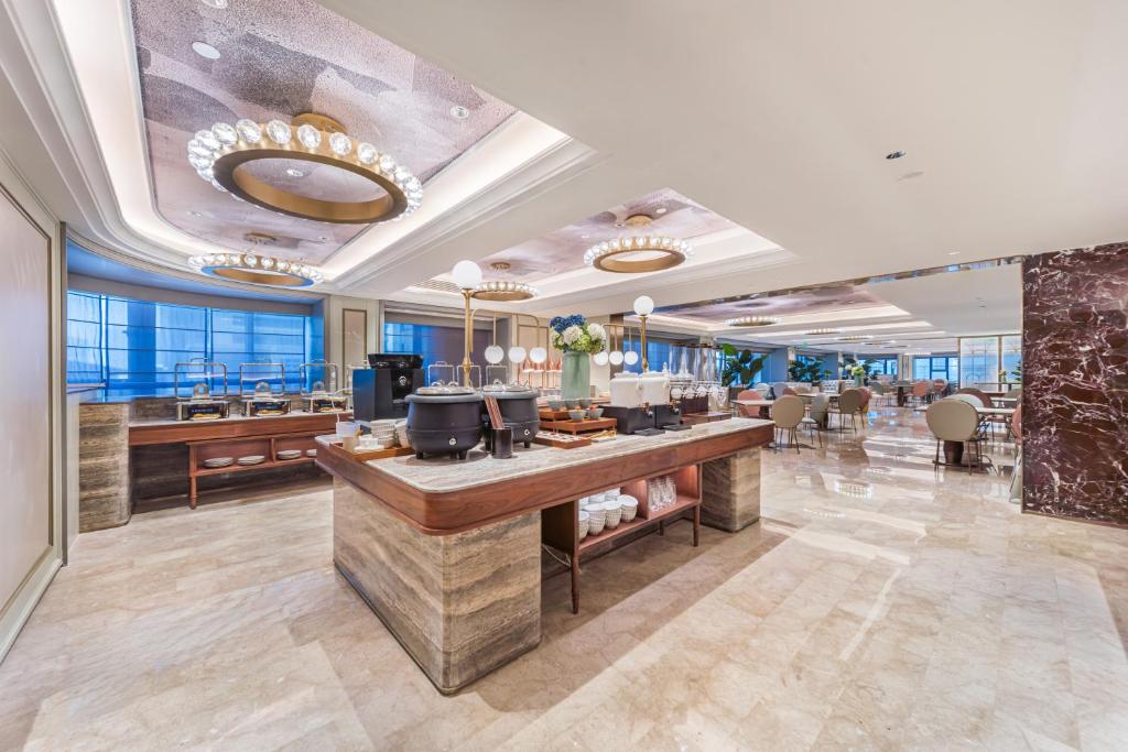 Mercure Jinandong Railway Station