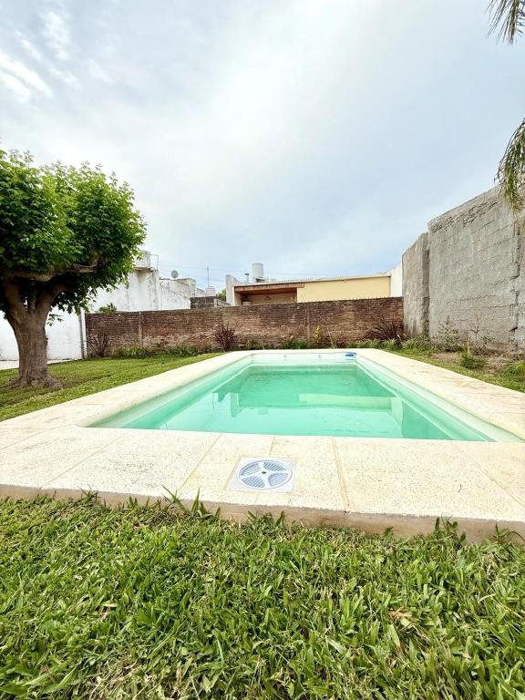 Casa céntrica en Chascomús con pileta - 2