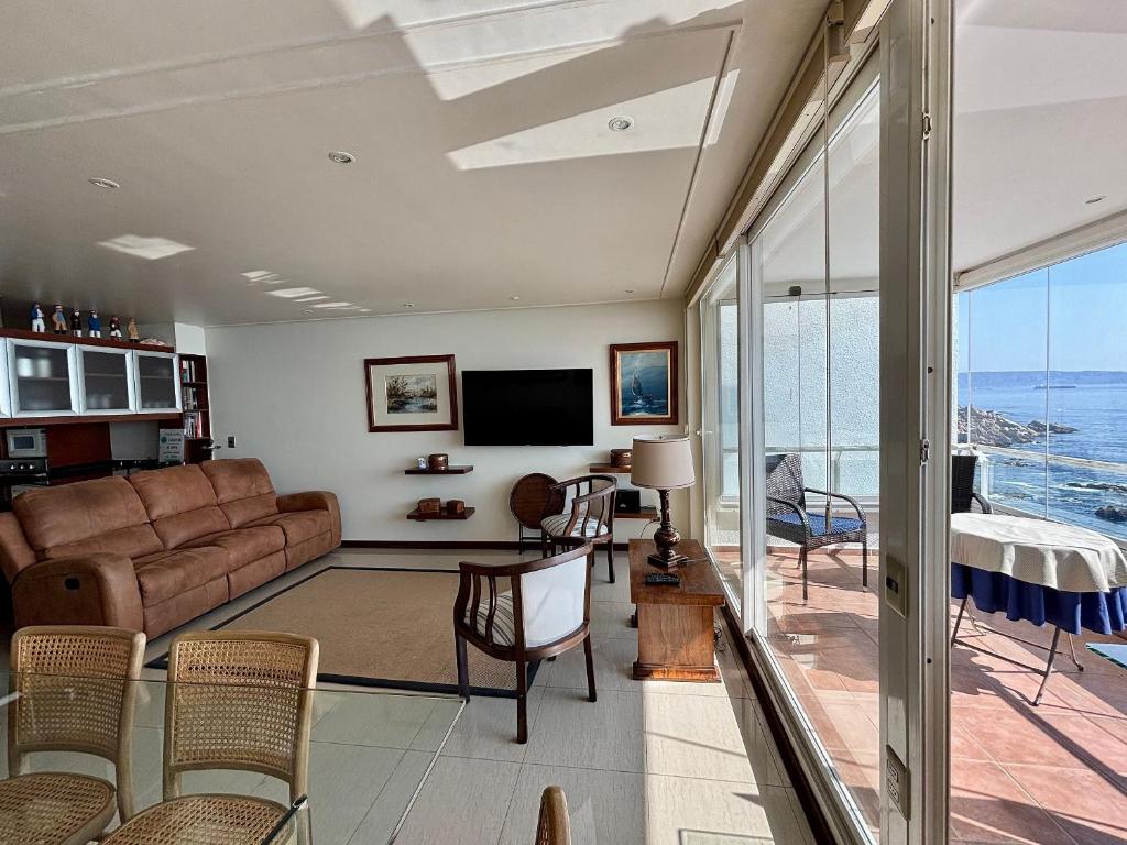 Spacious apartment with panoramic sea view - 4