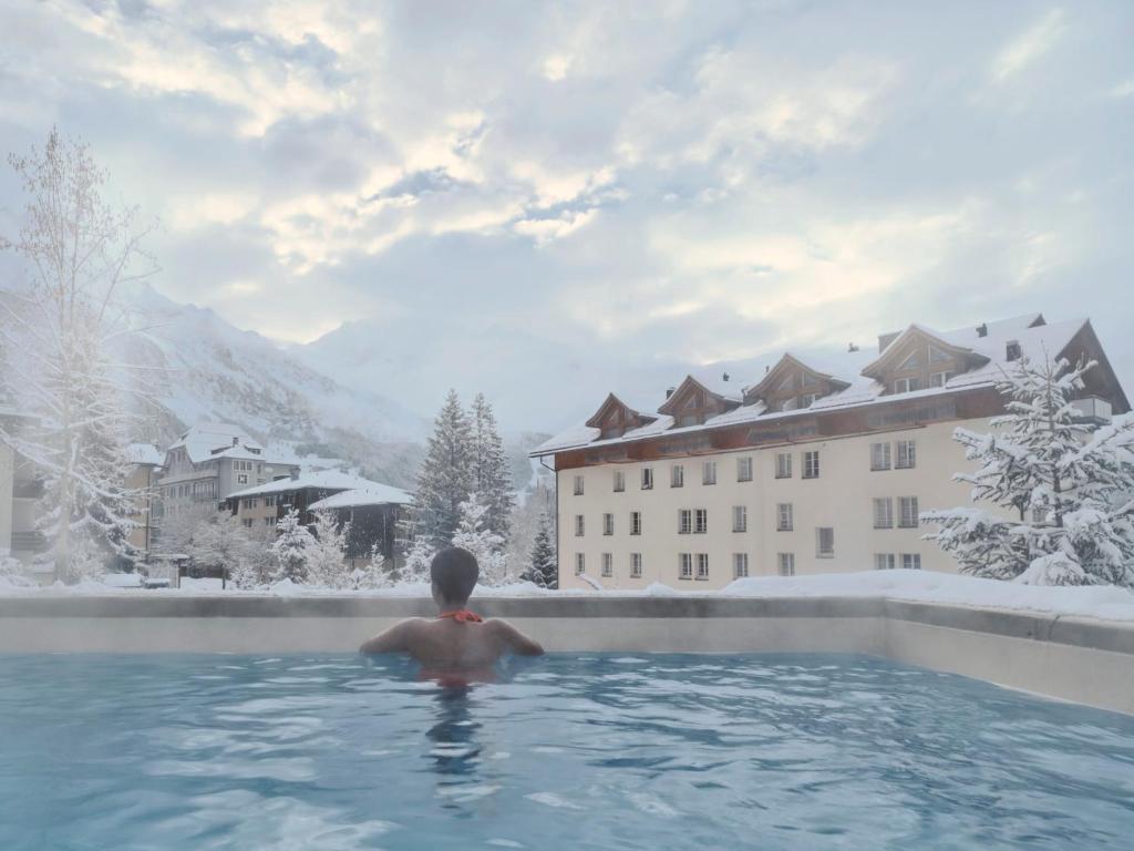 Swimming pool