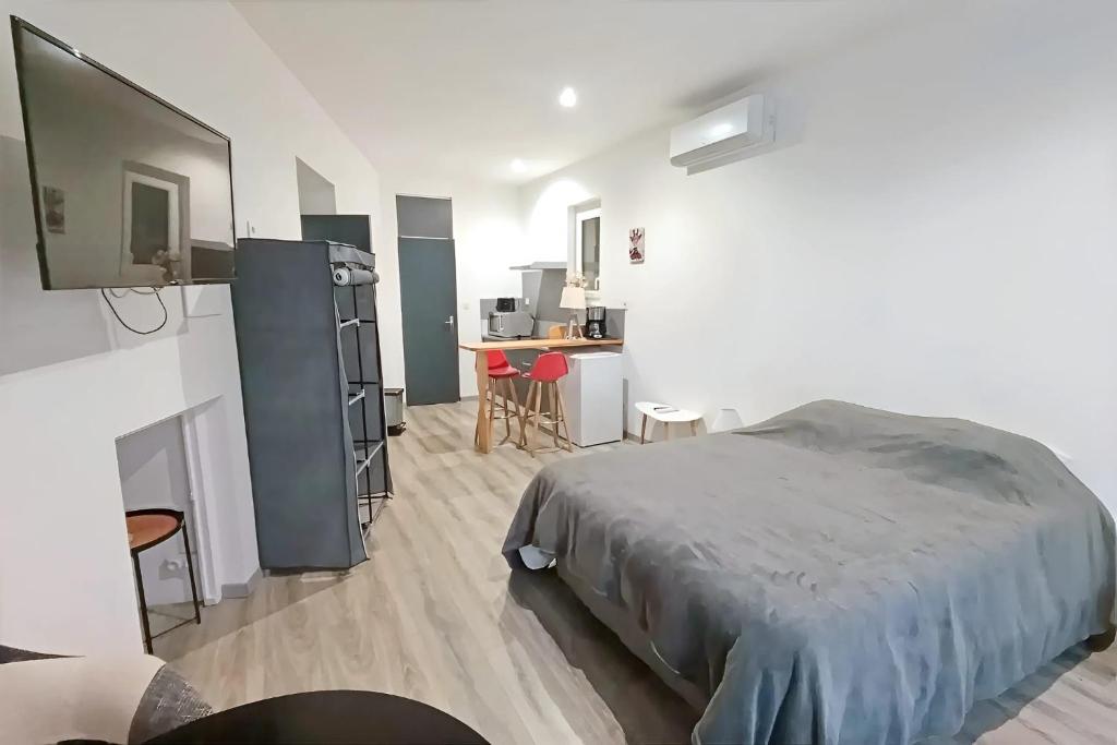 Apt 2, 1er étage, large studio tout confort et climatisé avec une terrasse commune dans un immeuble historique au cachet unique - 5