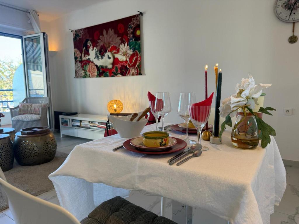 Facilities, Superior Apartment on first floor with Sea View in Antibes