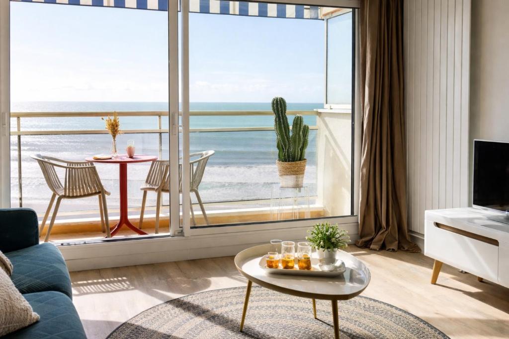 Appartement refait à neuf - Superbe vue Grande Plage des Sables - 2 pers - 1