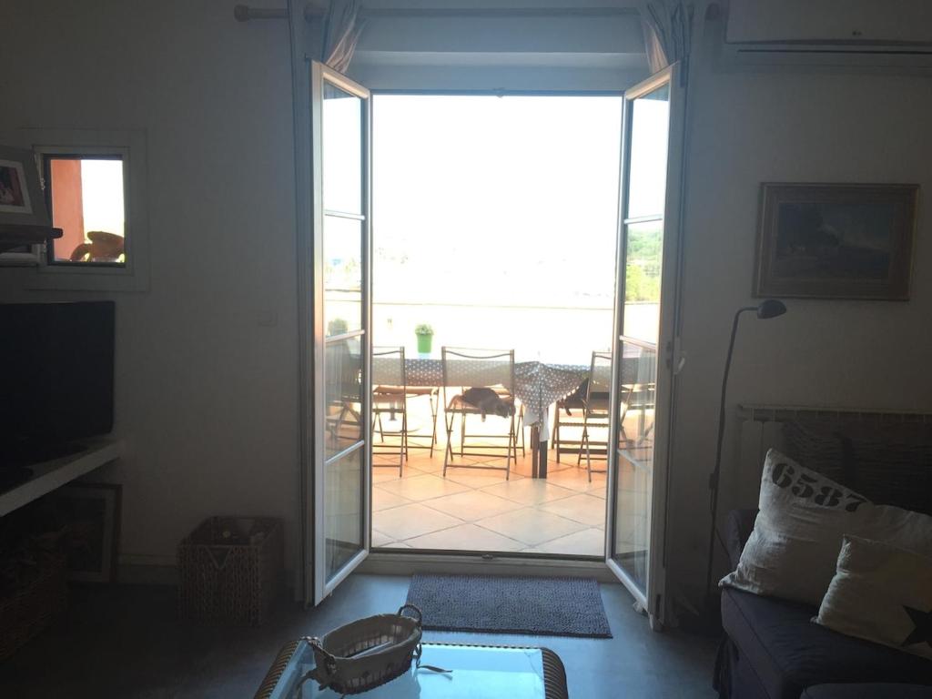 Charmant T3 avec grande terrasse vue port et mer - 2