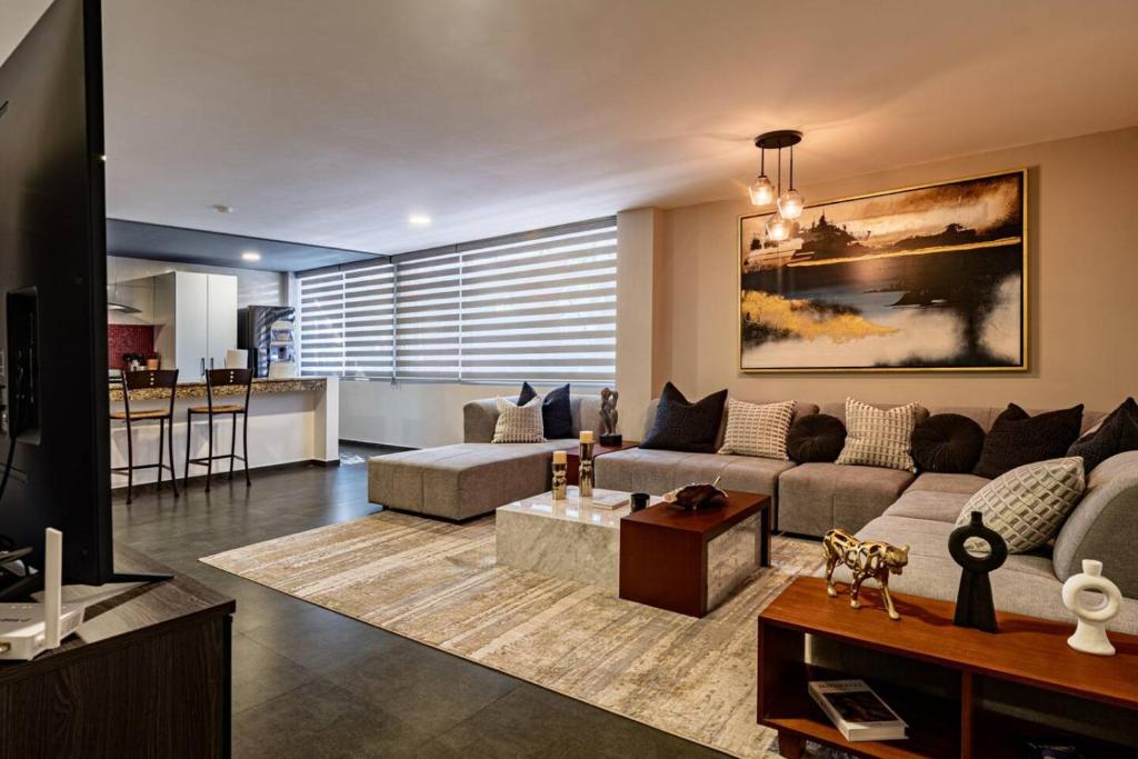 Del Valle Getaway Workspace and Secure Parking - 1