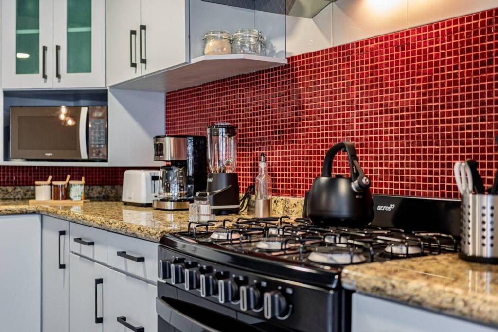 Del Valle Getaway Workspace and Secure Parking - 4