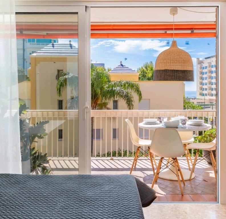 Luxury 3-bedroom apartment with magnific terrase close to beach Carihuela - 1