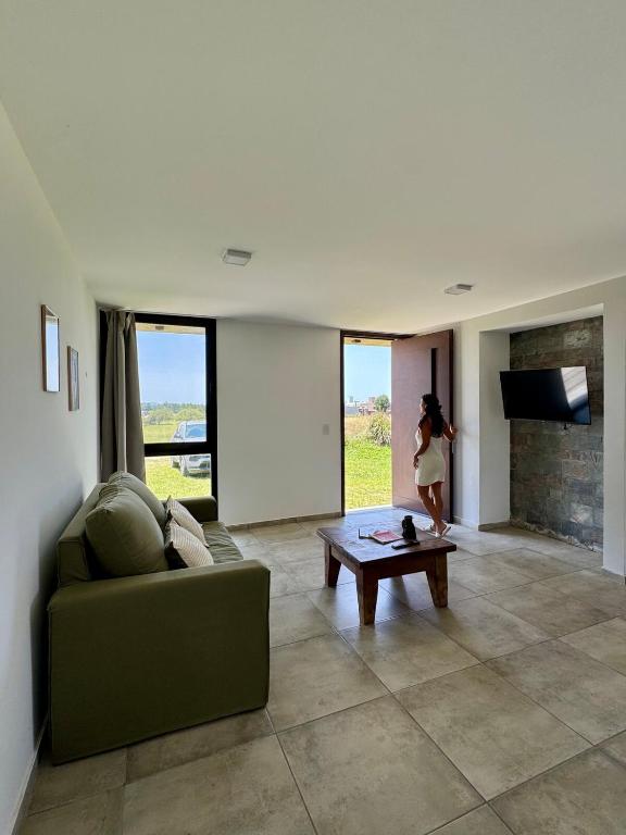 Duplex con pileta frente a lago Los Molinos - 3