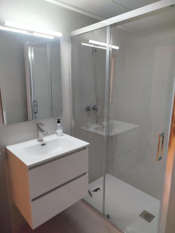 Apartamento con vistas al mar y buena ubicación - 4