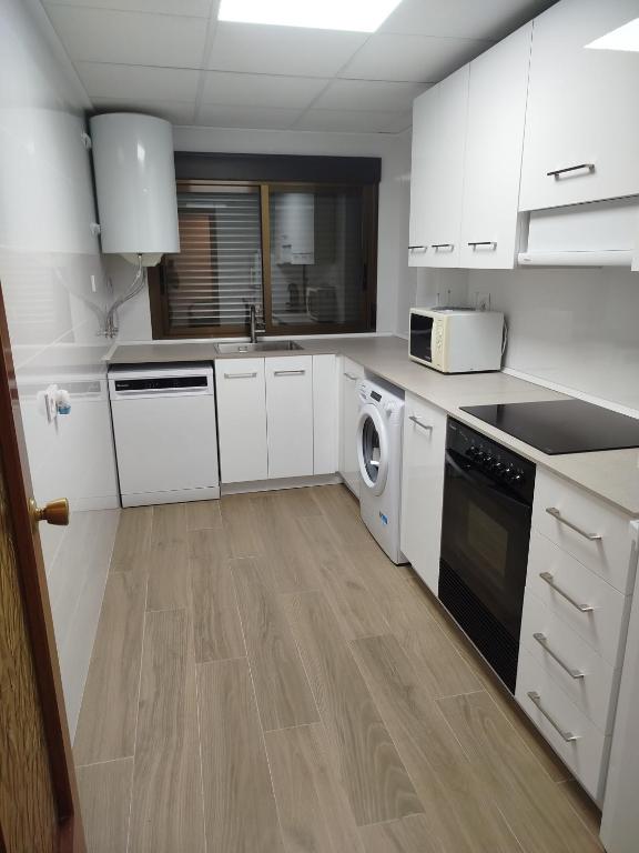Apartamento con vistas al mar y buena ubicación - 2