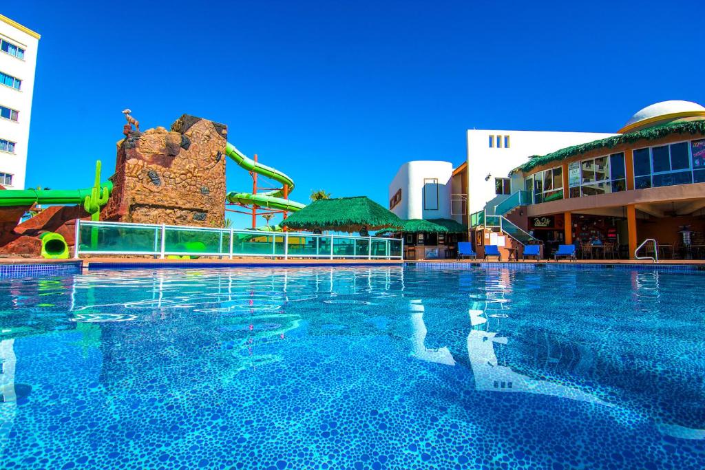 Las Palmas Resort - 1