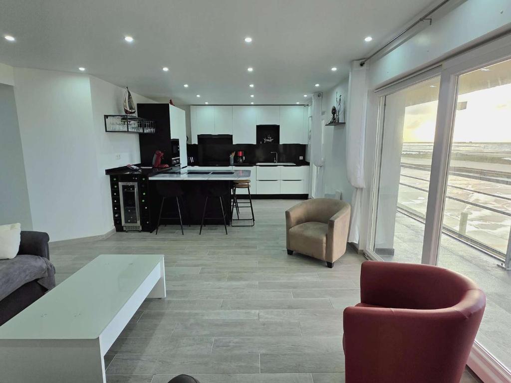 Magnifique T3 en Front de Mer à Wimereux avec Balcon et Wifi - FR-1-675-55 - 4