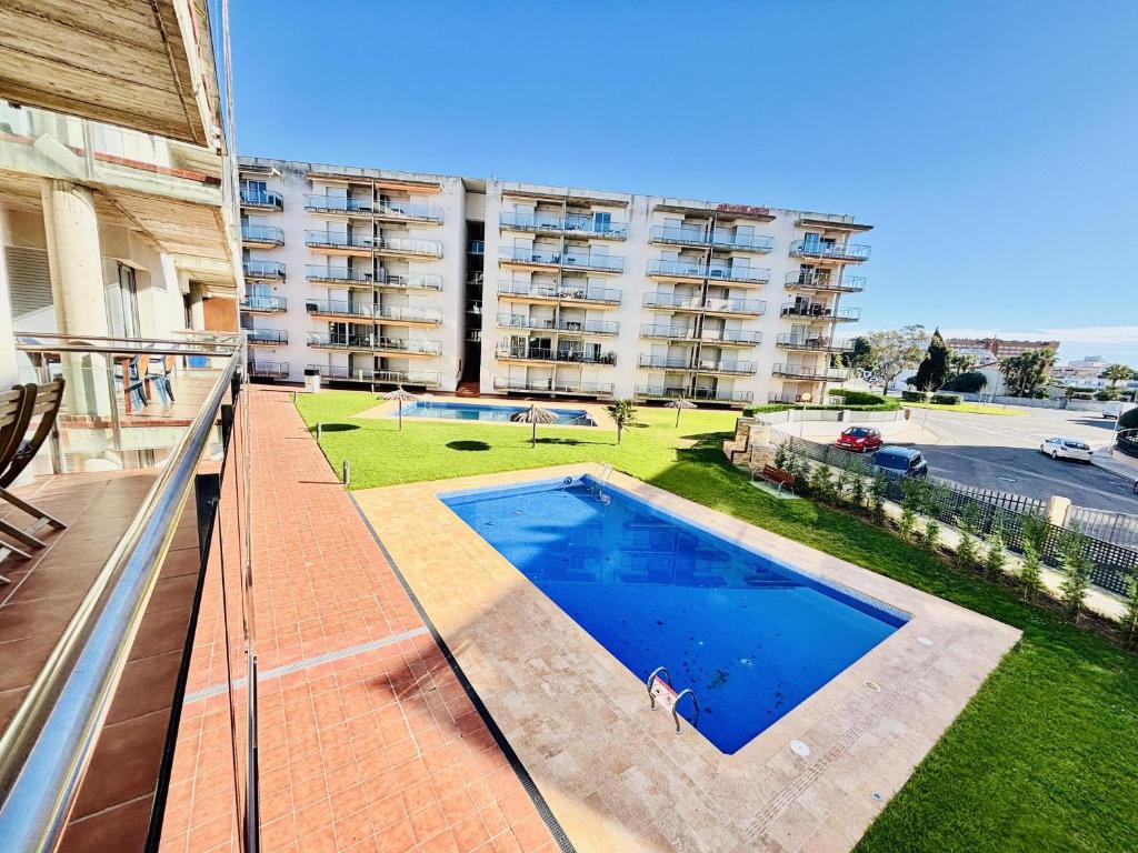 Apartamento en Roses con Terraza Privada y Parking - ES-258-185 - 3