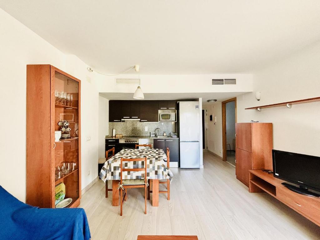 Apartamento en Roses con Terraza Privada y Parking - ES-258-185 - 4