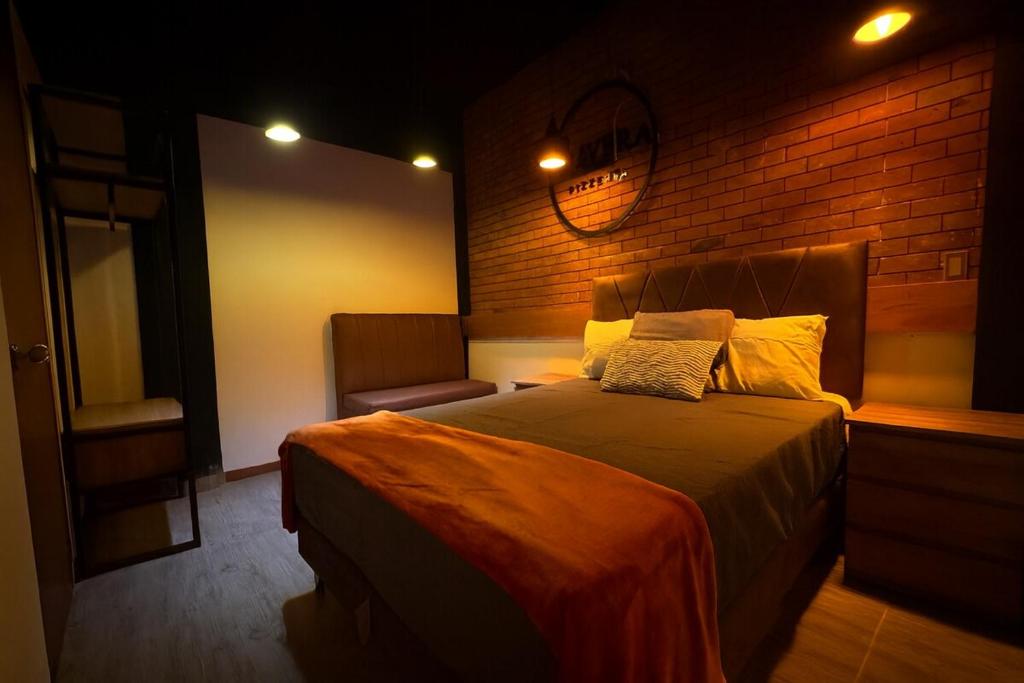 Luxury Industrial Vault, Wifi, Washer & Dryer, 5 rooms - 2