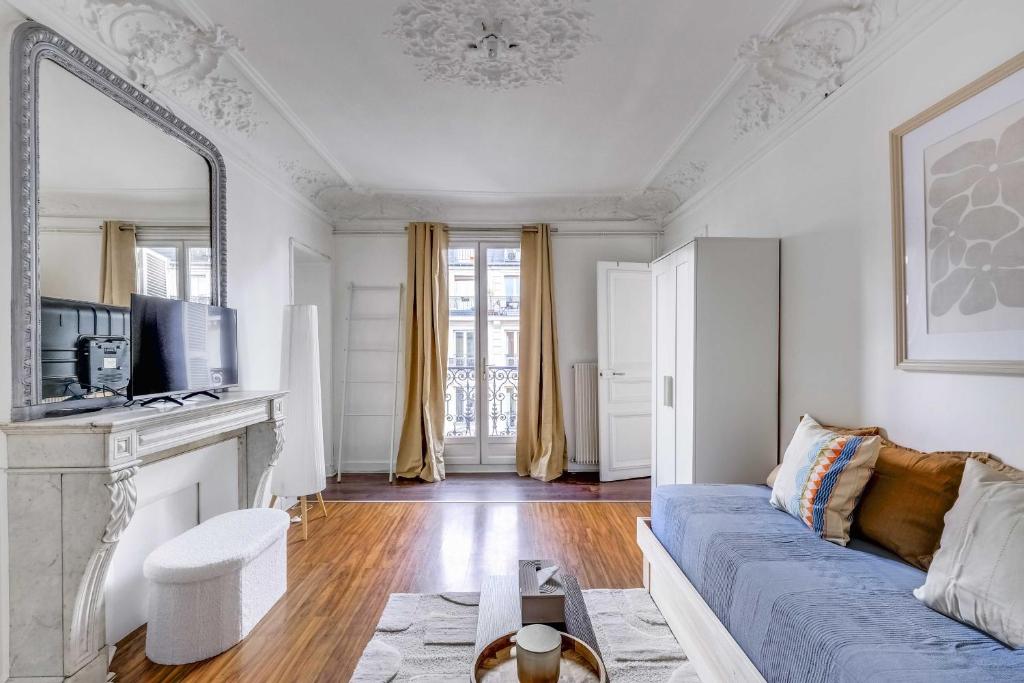 Haussmannian apt - 2BDR-6P near Marais-sentier - 1