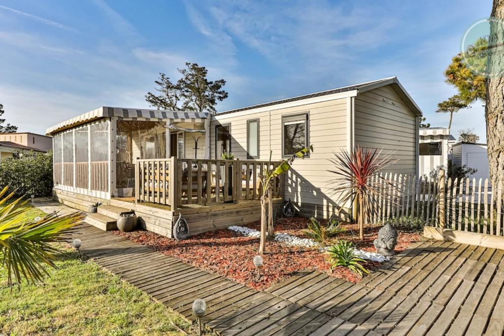 Mobil-home dans parc résidentiel - 1