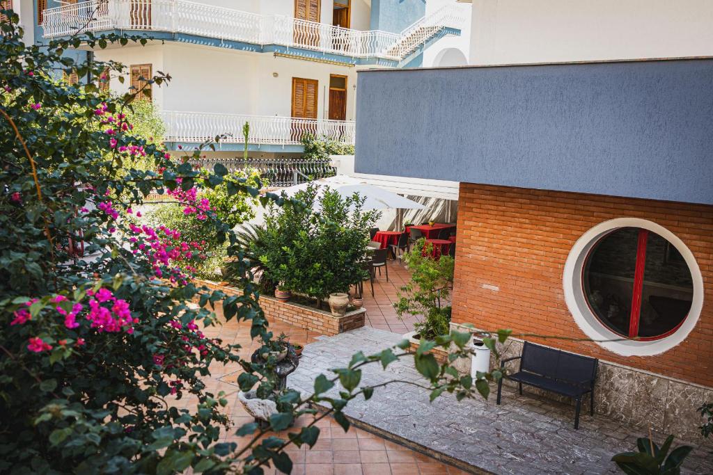 Hotel Alexander - 2