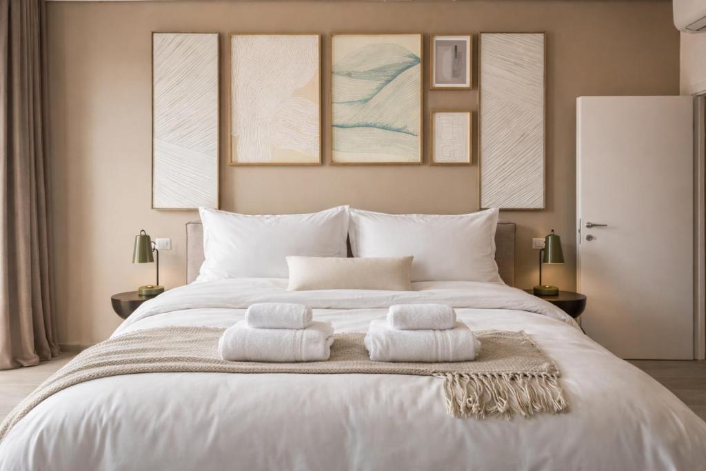Luxury Design Penthouse with Historic View 3-Bedroom - 2