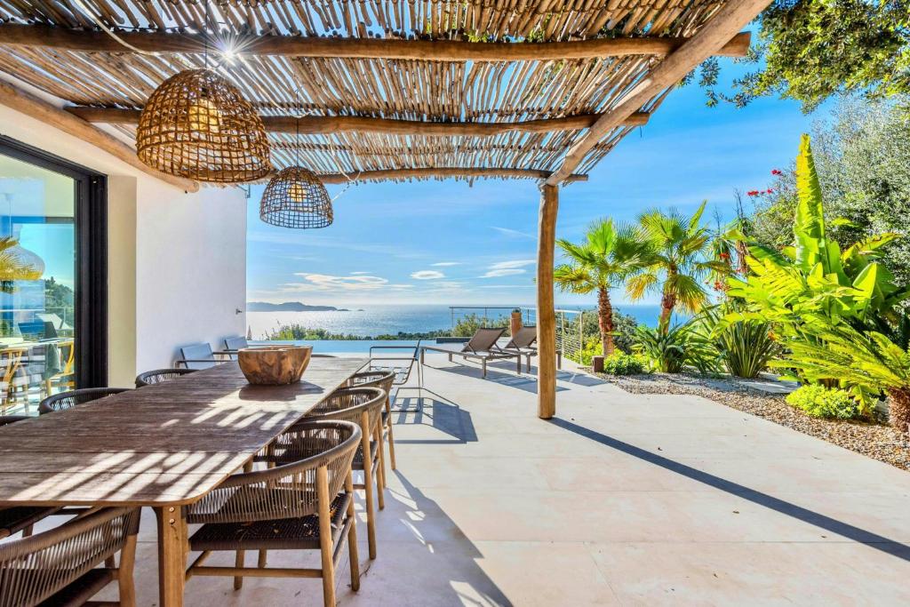 Contemporary Villa With Sea View - 3