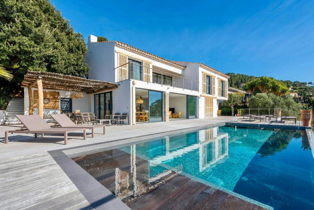 Contemporary Villa With Sea View - 2