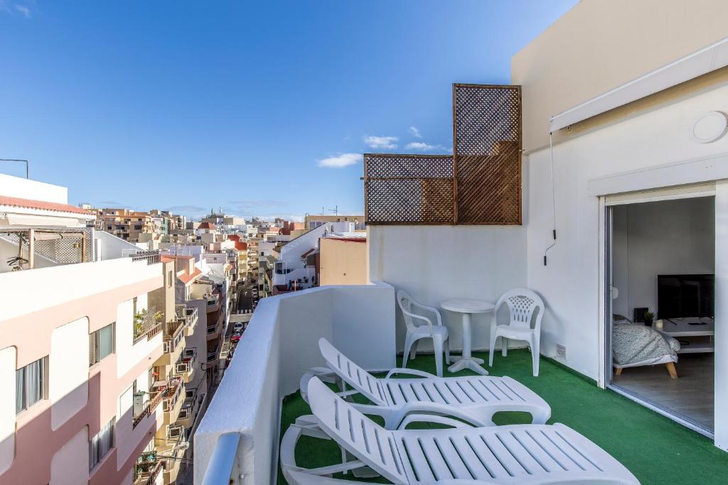 Sunny Apartment with Terrace in El Médano - 2
