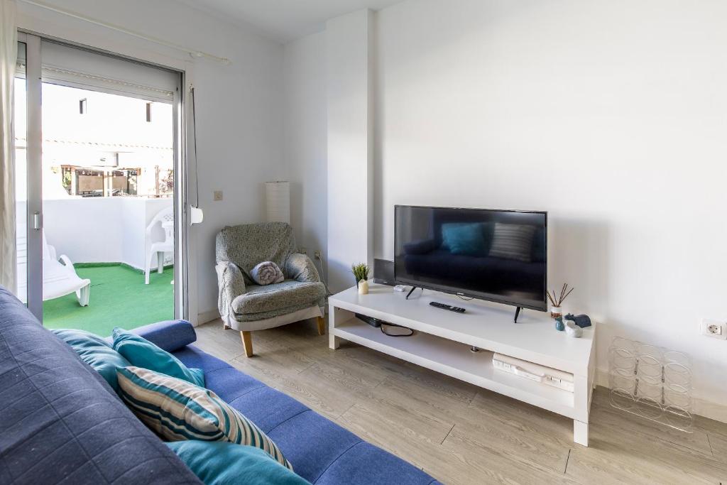 Sunny Apartment with Terrace in El Médano - 1