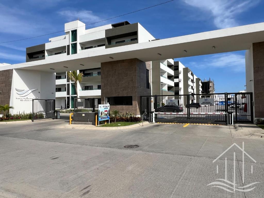 New-Promo-2 Queen Beds-Near Beach-Poolside-Sleep 6 - 3