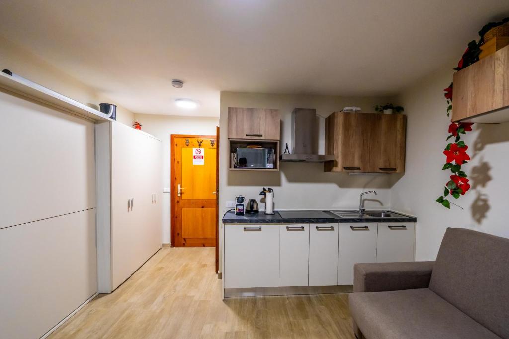 Cervinia Ski In Ski Out - Studio with Terrace - 2